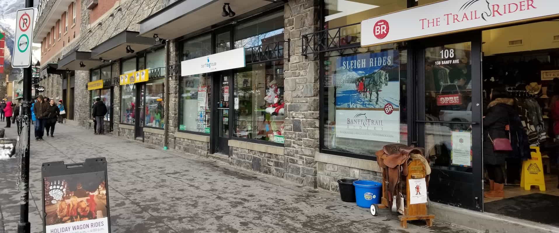Join us for a free holiday wagon ride from downtown Banff